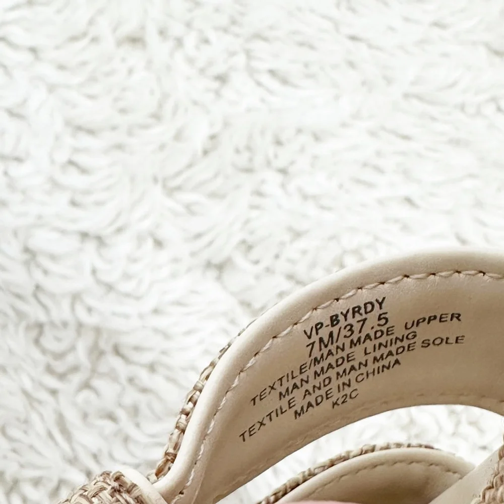 Vince Camuto Slip on Sandals Tan Woven Flats Byrdy Beachy Resort Cruise Size 7M - Picture 8 of 8